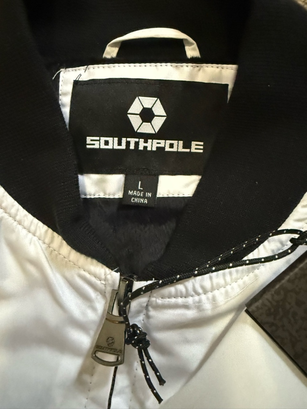 South Pole women’s White & Gray Logo Bomber Jacket - Picture 5 of 5